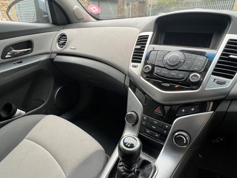 2011 Chevrolet Cruze 1.8 LT 4dr SALOON PETROL Manual