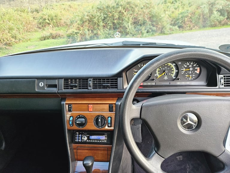 1992 Mercedes-Benz 200E