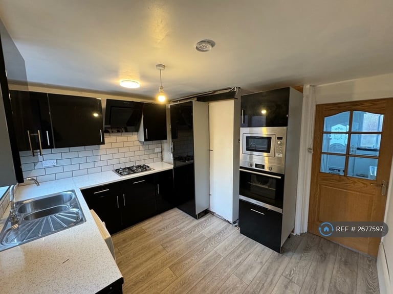 3 bedroom house in Stag Lane, Rotherham, S60 (3 bed) (#2677597)