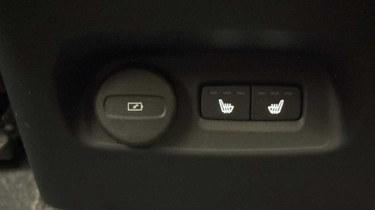 2025 Volvo XC40 2.0 B4 MHEV Ultra Bright DCT Auto Euro 6 (s/s) 5dr ESTATE Petrol/Electric Hybrid ...