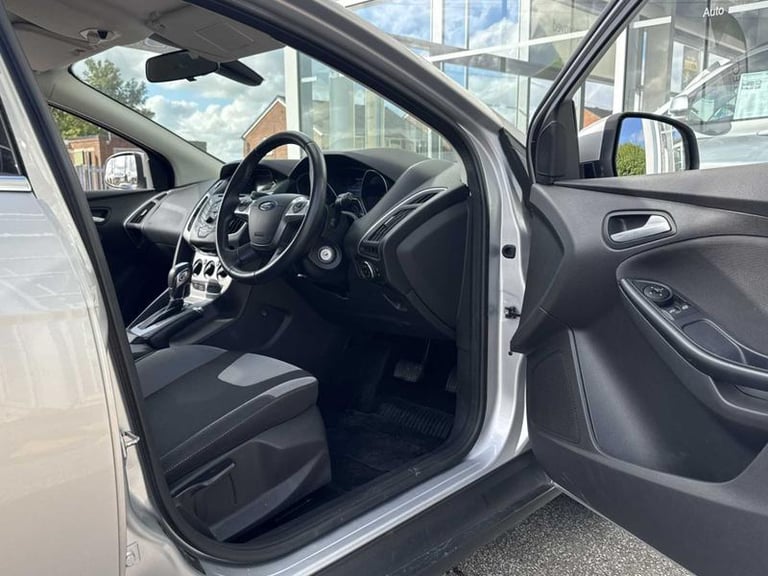 2014 Ford Focus 1.6 125 Zetec Navigator 5dr Powershift HATCHBACK PETROL Automatic