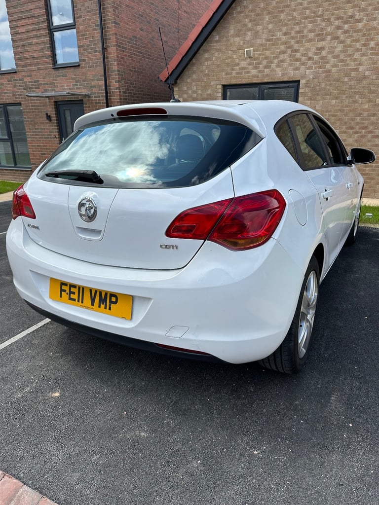 2011 Vauxhall Astra 1.7 Diesel 3 Months Mot Full Service Excellent Condition Car