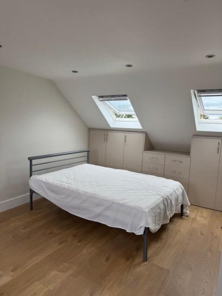 Loft Studio available to rent in Harrow - Warham Rd.