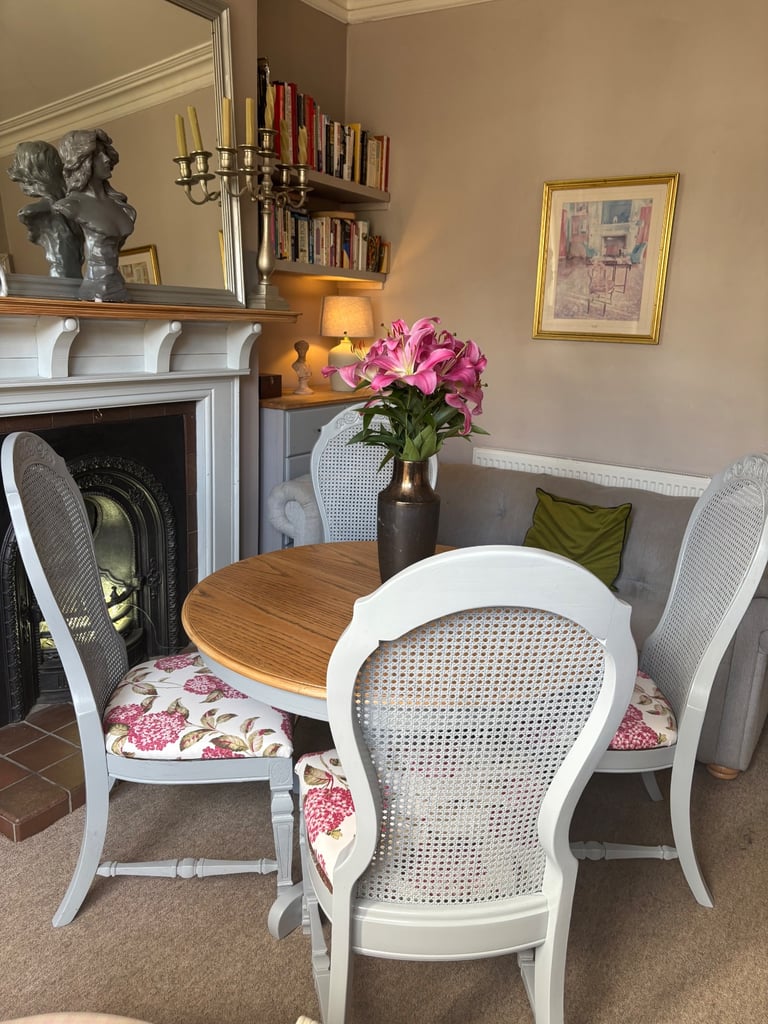 Gorgeous French Style Oak Dining Table & Chairs