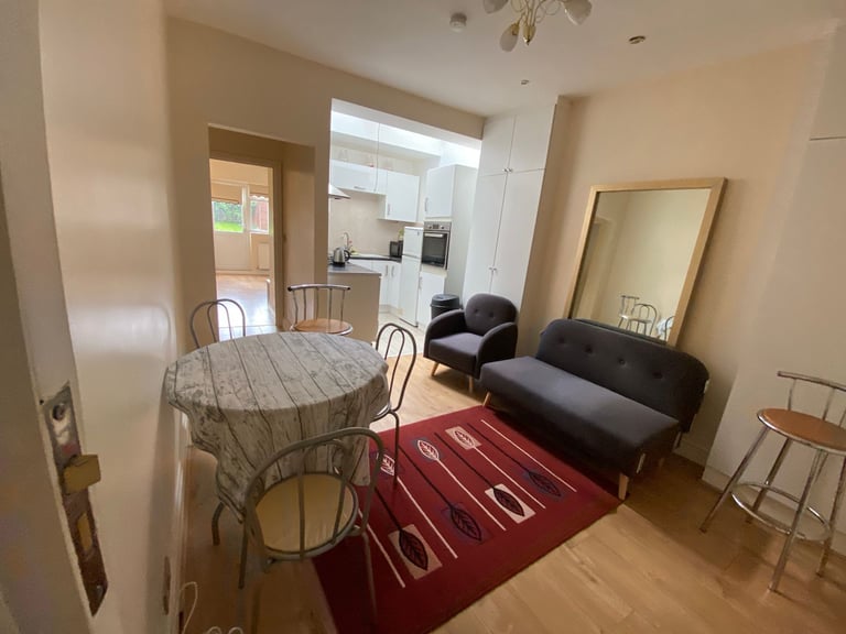 TWO DOUBLE BEDROOM GROUND FLOOR FLAT WITH GARDEN  NEAR KENTON STATION 