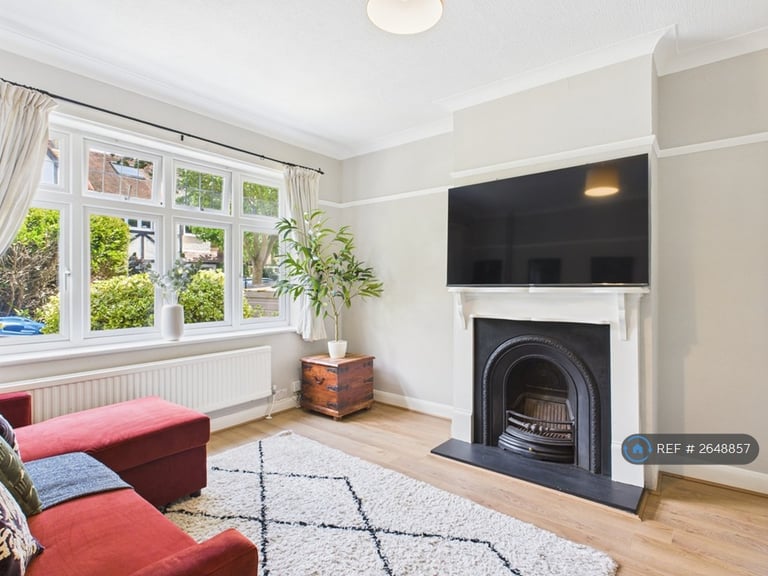 4 bedroom house in Merton Hall Gardens, London, SW20 (4 bed) (#2648857)