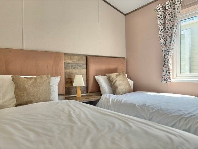 BRAND NEW STATIC CARAVAN FOR SALE AT BROADLAND SANDS HOLIDAY PARK - 11.5 MONTH OWNER SEASON!