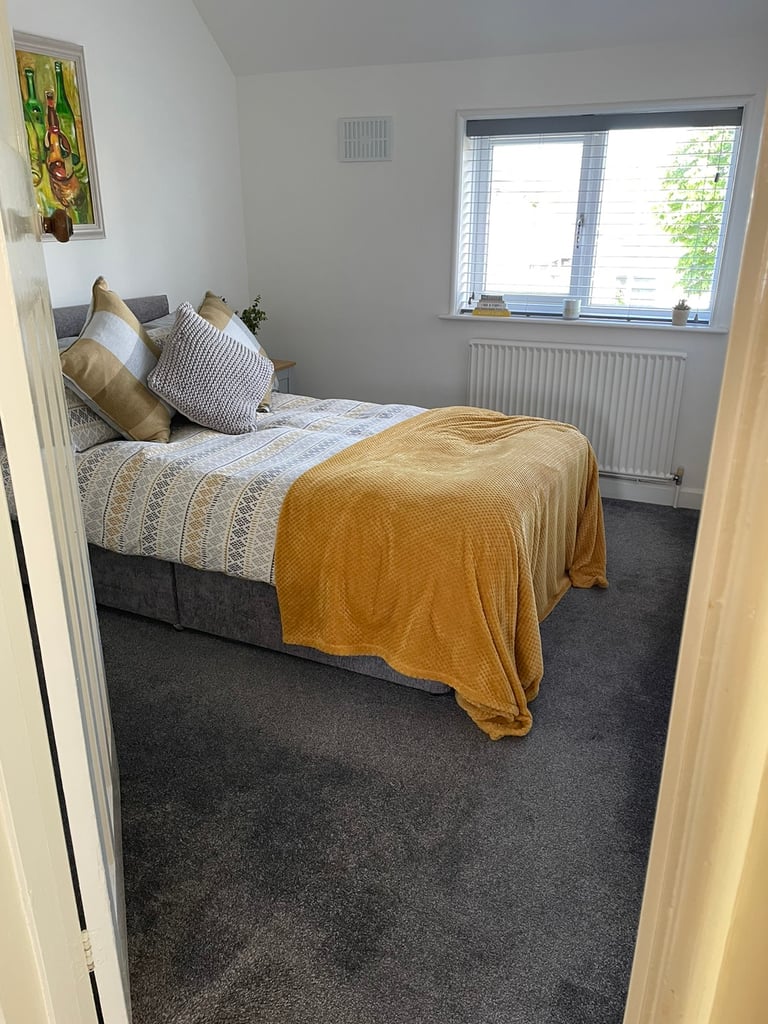 Lovely double room to rent within a quiet 3 bedroomed house