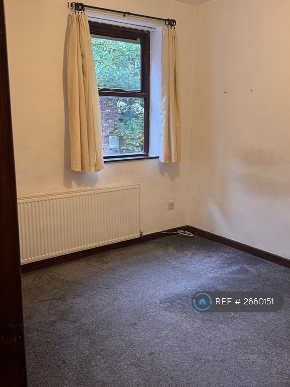 2 bedroom flat in Circular Rd, Manchester, M20 (2 bed) (#2660151)