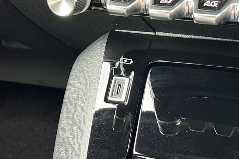 2024 Peugeot 2008 1.2 PureTech 130 Allure 5dr HATCHBACK PETROL Manual