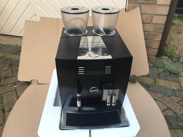 Jura GIGA X8c Professional Bean to Cup Commercial Coffee Machine 