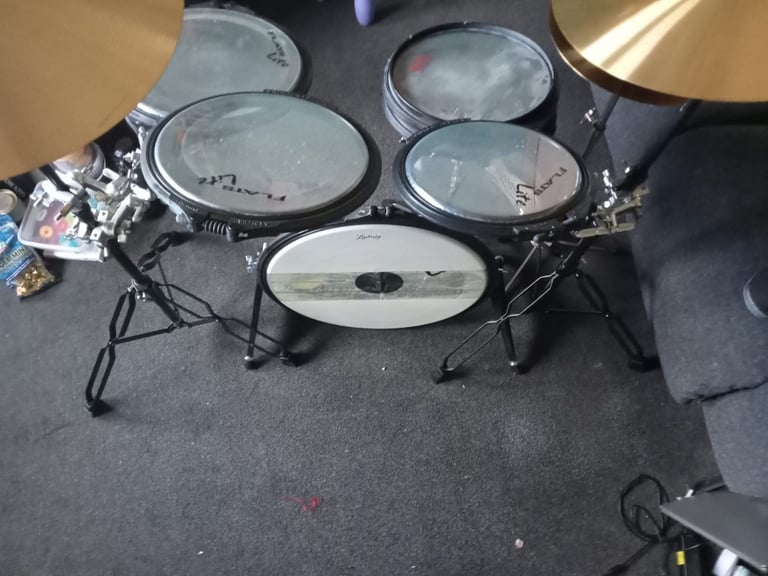 flats drumkit with cymbals and hardware