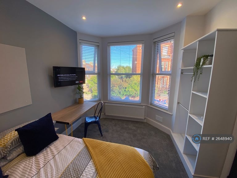 6 bedroom house in Halkyn Avenue, Liverpool, L17 (6 bed) (#2648940)