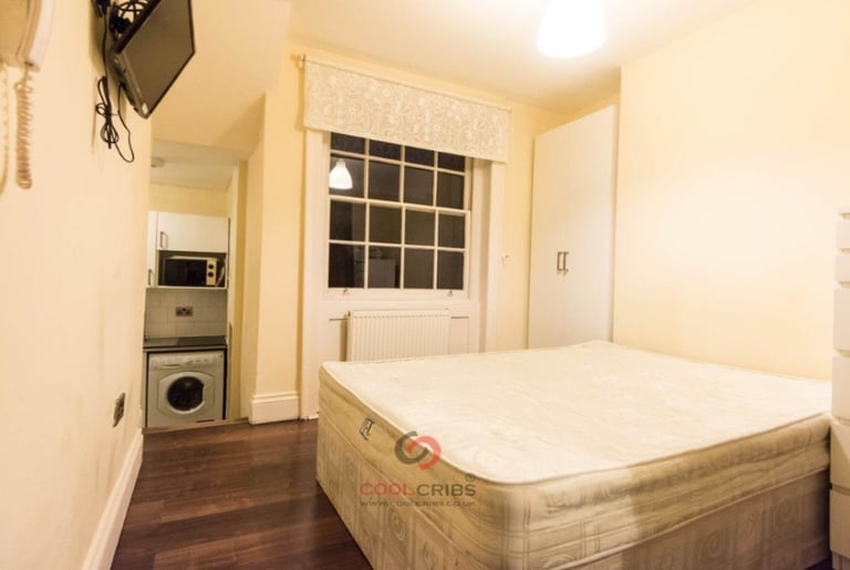 Studio apartment situated in Victorian style building, Wyndham Street, Marylebone, W1H.-Ref: 566