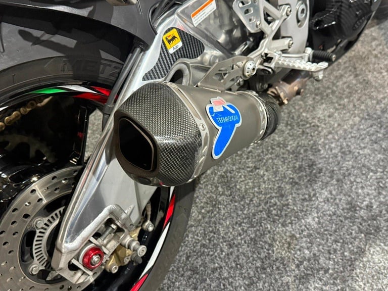 2011 Aprilia Tuono V4 R APRC