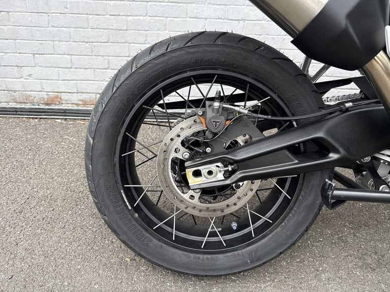 2025 Triumph Tiger 900 RALLY PRO STANDARD TWIN COLOUR Petrol white 6 Speed