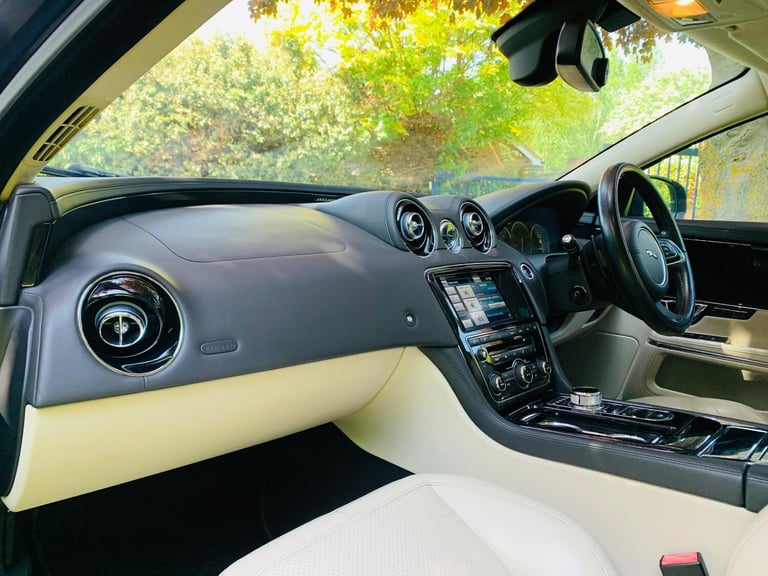 2014 Jaguar XJ 3.0d V6 Portfolio Auto Euro 5 (s/s) 4dr SALOON Diesel Automatic