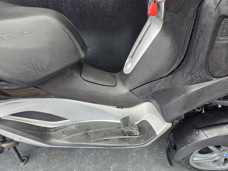 PIAGGIO MP3 300 YOURBAN LT PROJECT BIKE HPI CLEAR