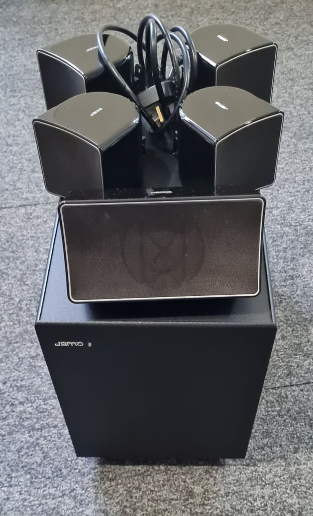 Jamo A102HCS Speakers Set = Jamo 200 Subwoofer + Jamo A102 x 4 , Jamo A10C x 1