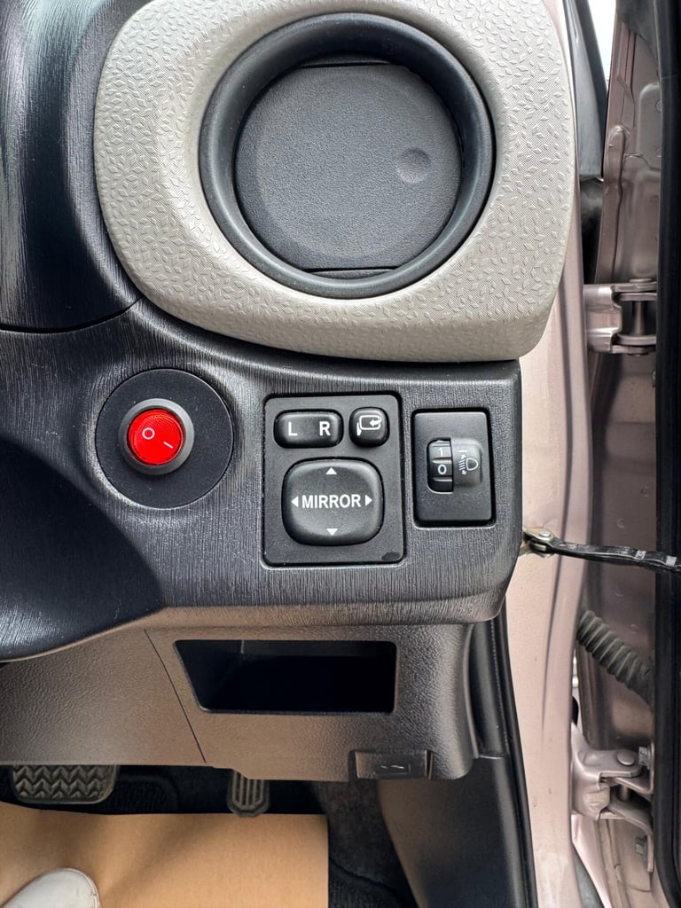 2012 Toyota Vitz YARIS 1.0 AUTO 5DR Hatchback Petrol Automatic