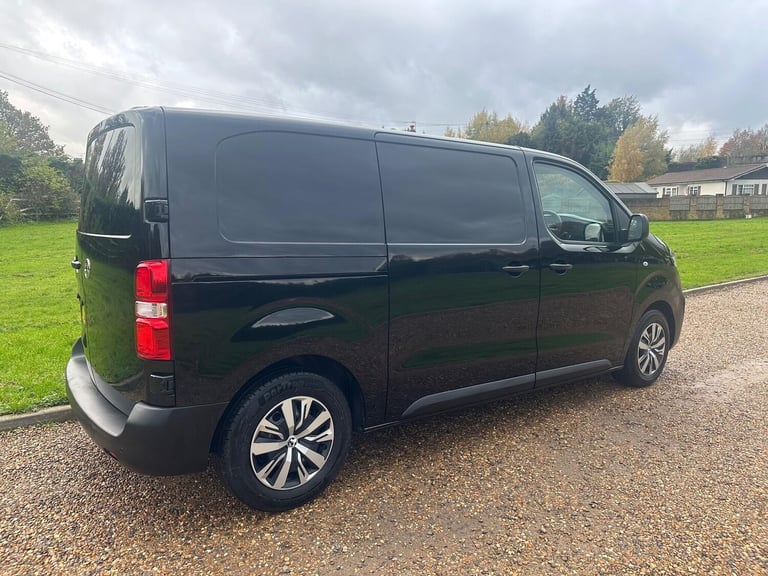 2022 Vauxhall Vivaro 2700 1.5d 100PS Dynamic H1 Van PANEL VAN DIESEL Manual