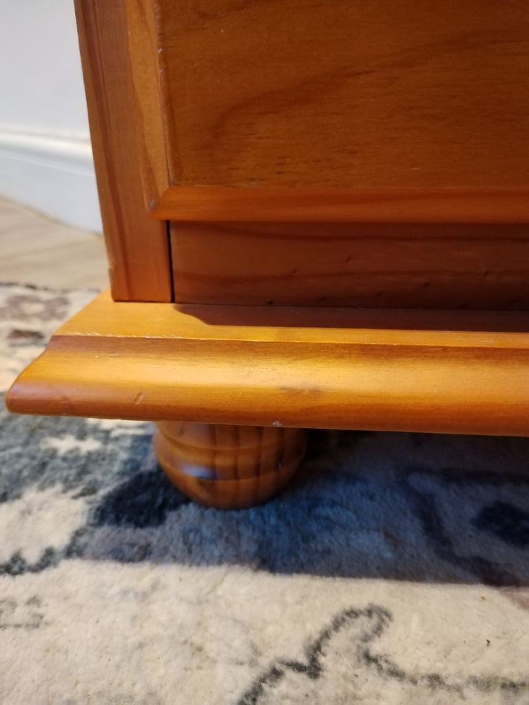 Pine Chest of drawers 