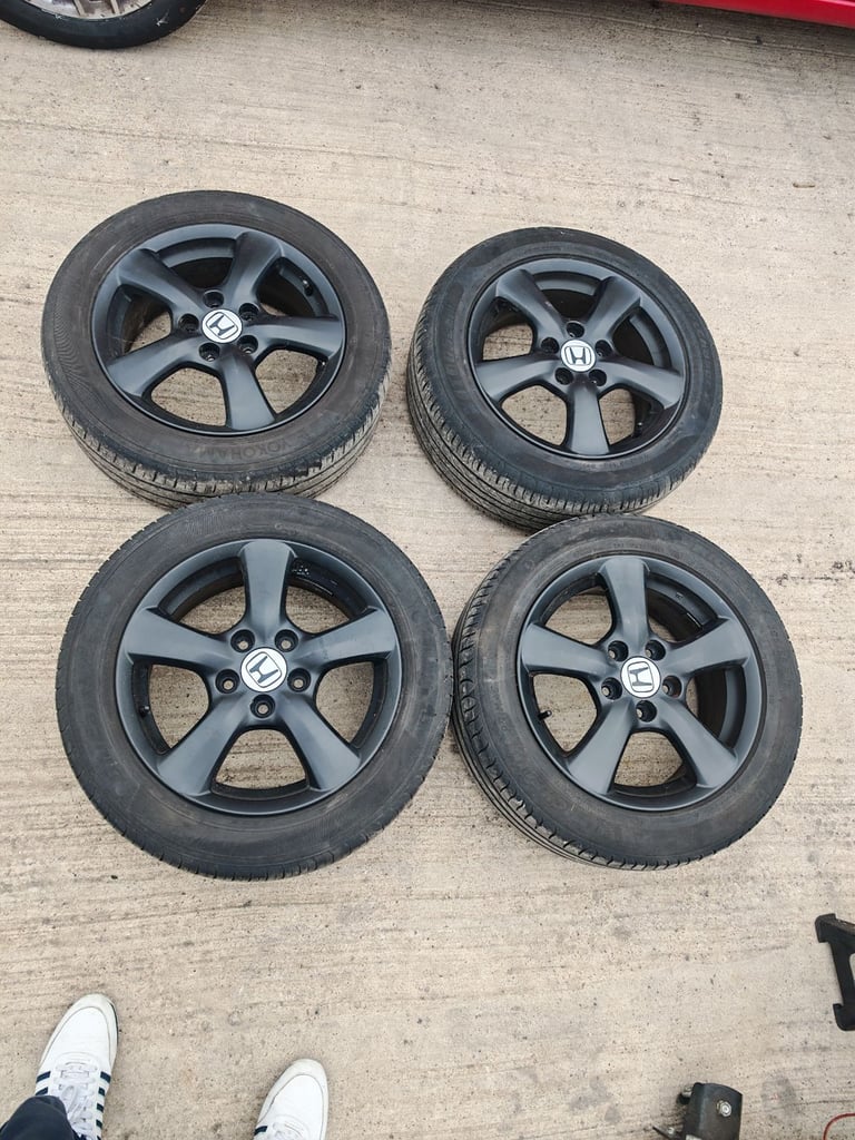 Honda civic alloys "16" manual refurbished, black matt painted with brand new center caps