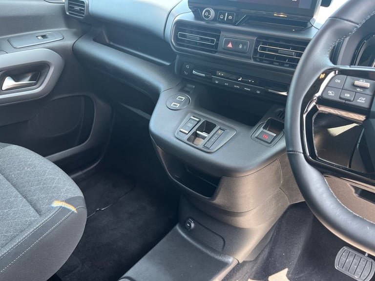 2024 Vauxhall Combo Ultimate XL 5 seat Estate Electric Automatic