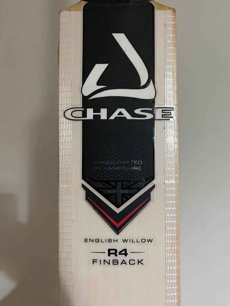 image for Chase r4 Finback Size 4 Kids Cricket Bat