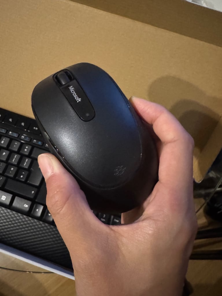 Microsoft Wireless Desktop 2000 Keyboard and Mouse Set, UK Layout - Black, 1 Count