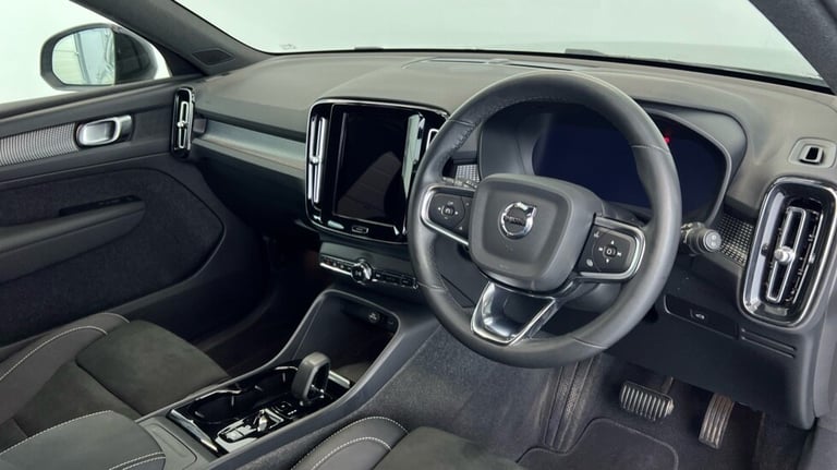 2023 Volvo XC40 Plus, B3 Mild hybrid, Petrol, Dark (360 Parking Camera, Apple Car Play) Estate Pe...