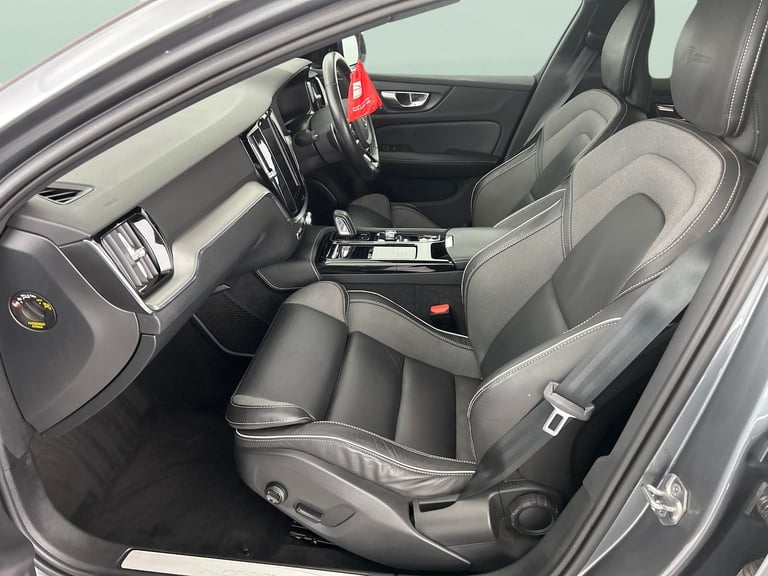 2020 Volvo V60 2.0h T8 Twin Engine 11.6kWh R-Design Plus Estate 5dr Petrol Plug-in Hybrid  Estate...