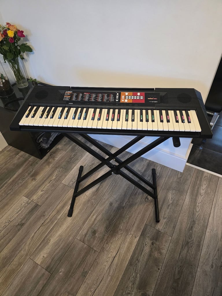YAMAHA  PSR-F51  Electronic Keyboard 