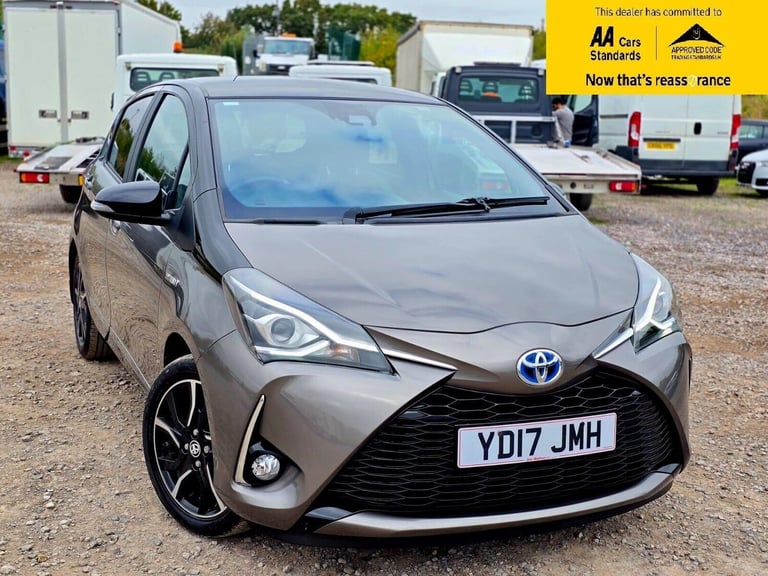 2017 Toyota Yaris 1.5 VVT-h Bronze Bi-Tone Hatchback 5dr Petrol Hybrid E-CVT Euro 6 (s/s) (10 Hat...