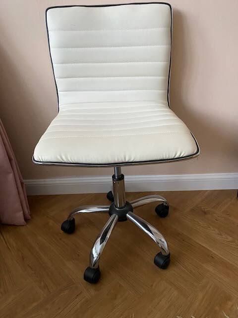 Slimline desk and office chair