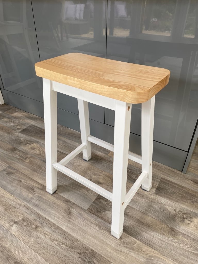 Breakfast bar stools x4