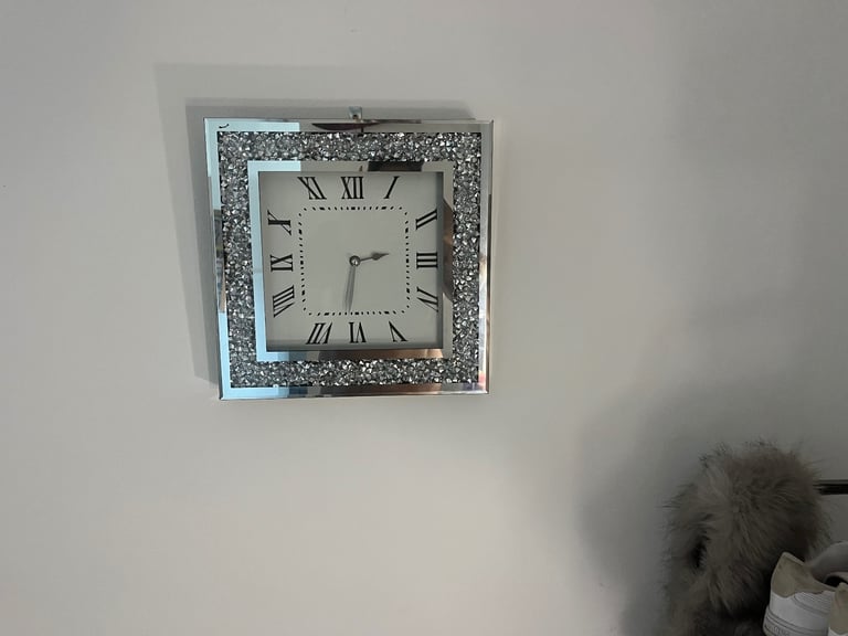 image for sparkling clock