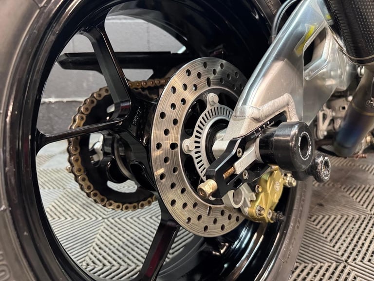 2011 Aprilia Tuono 1000 V4 1000 V4 R APRC Petrol Manual (165 bhp)