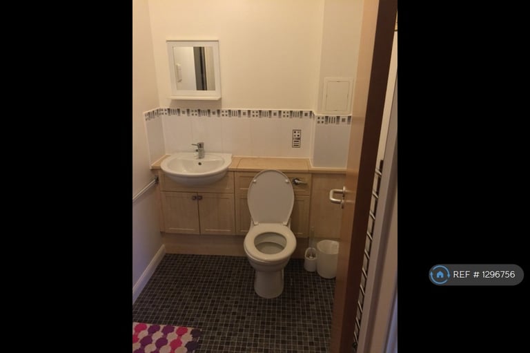 2 bedroom flat in Shaw Crescent, Aberdeen, AB25 (2 bed) (#1296756)