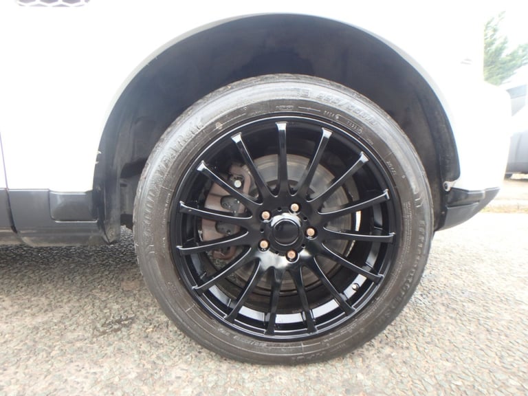 2011 Land Rover Discovery 4  5.0 V8 Petrol Automatic ... 7 Seater 4x4 Petrol Automatic