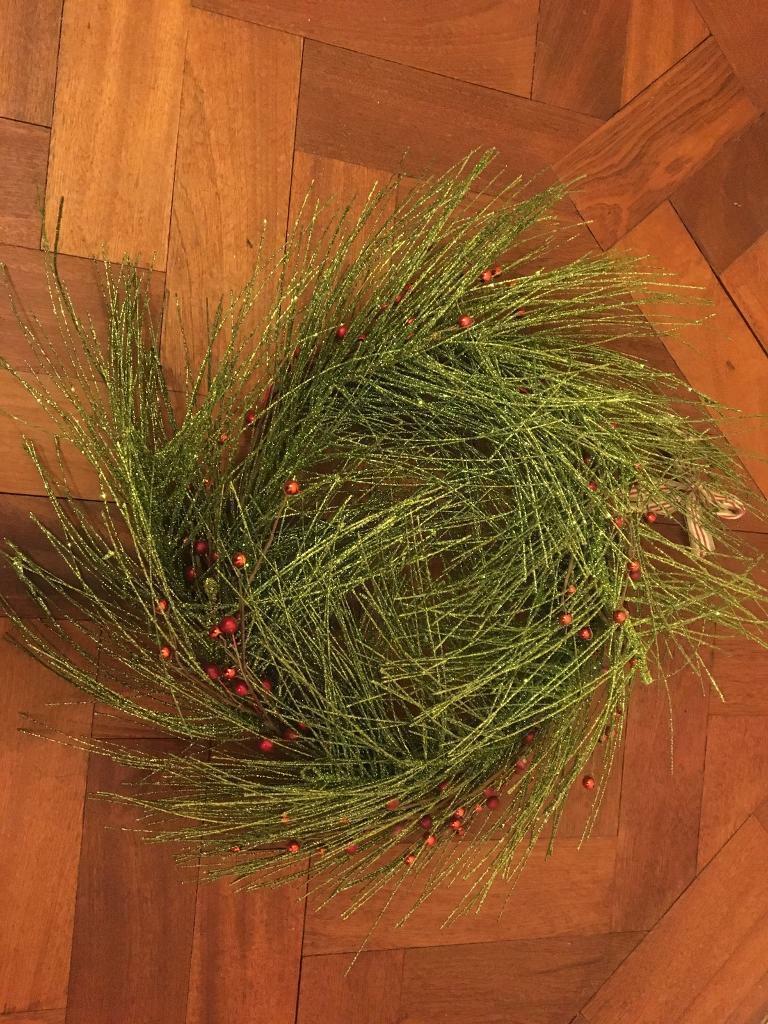 RETRO QUIRKY KITSCH GREEN GLITTER SPARKLY BERRY CHRISTMAS WREATH 50 CM