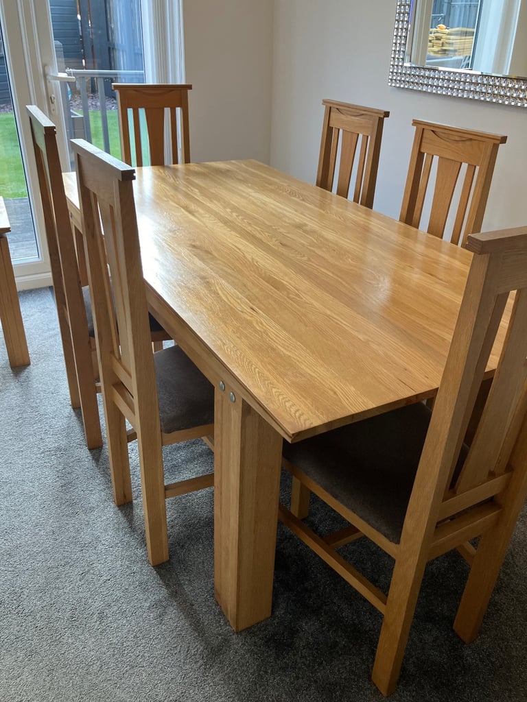 Oak furniture land dining table with 6 chairs and matching side table