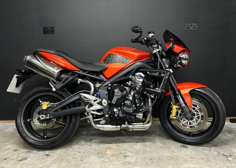 2010 10-PLATE TRIUMPH STREET TRIPLE 675 R ** ONLY 9,724 MILES ** EXTRAS **