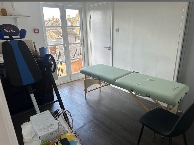 Beauty room in beauty clinic available for rent aesthetic/ therapy /massage 