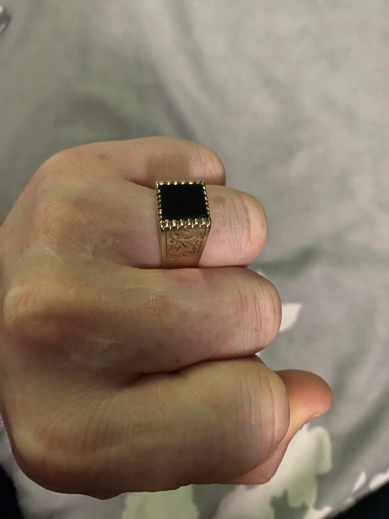 9ct gold men’s ring 7.3g