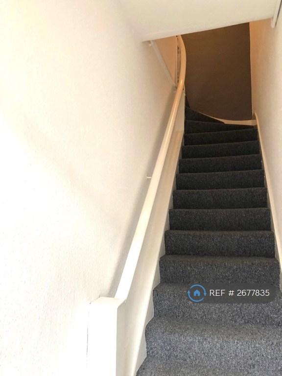 2 bedroom flat in Heaton, Newcastle Upon Tyne, NE6 (2 bed) (#2677835)