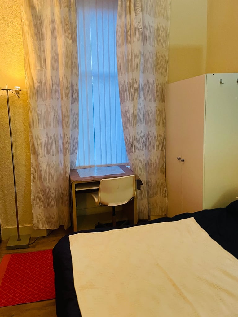 Large room for rent near city £400 all bills included apart from electricity 