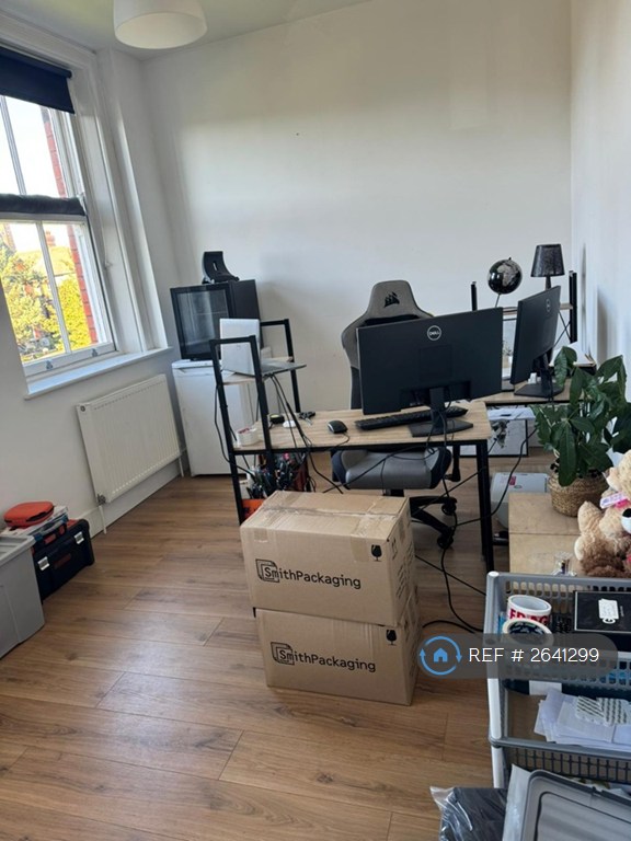 3 bedroom flat in New Hall, Liverpool, L10 (3 bed) (#2641299)