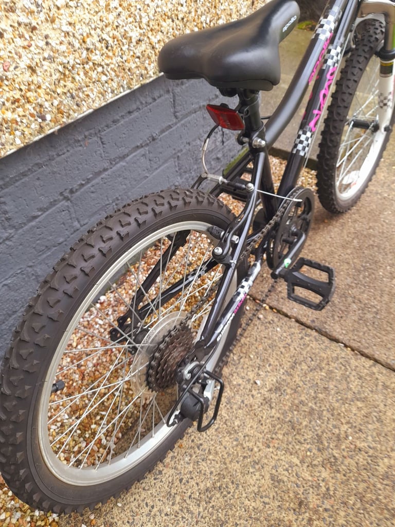 Apollo Chaos kids mountain bike 20inch wheel
