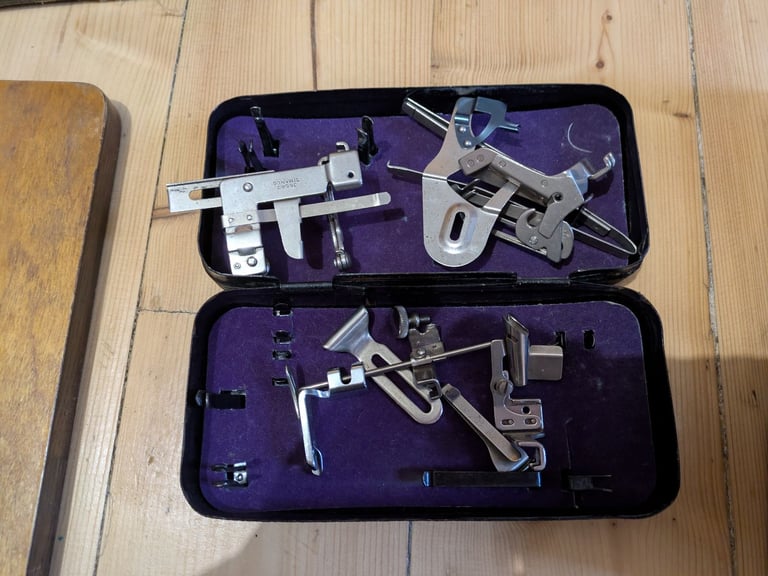 image for Vintage Hand crank Singer 28K sewing machine